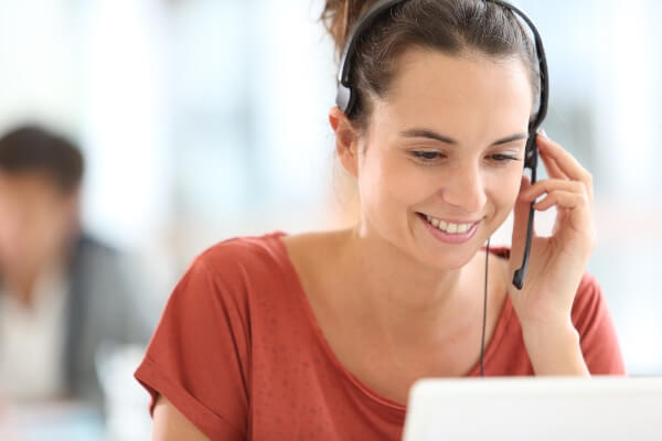 customer-service-woman-on-phone